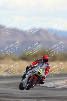 media/Nov-16-2025-Race Pace (Sun) [[8c5fa54630]]/Non Verified Riders (1st 20 Minutes)/5-Turn 15 (110pm)/